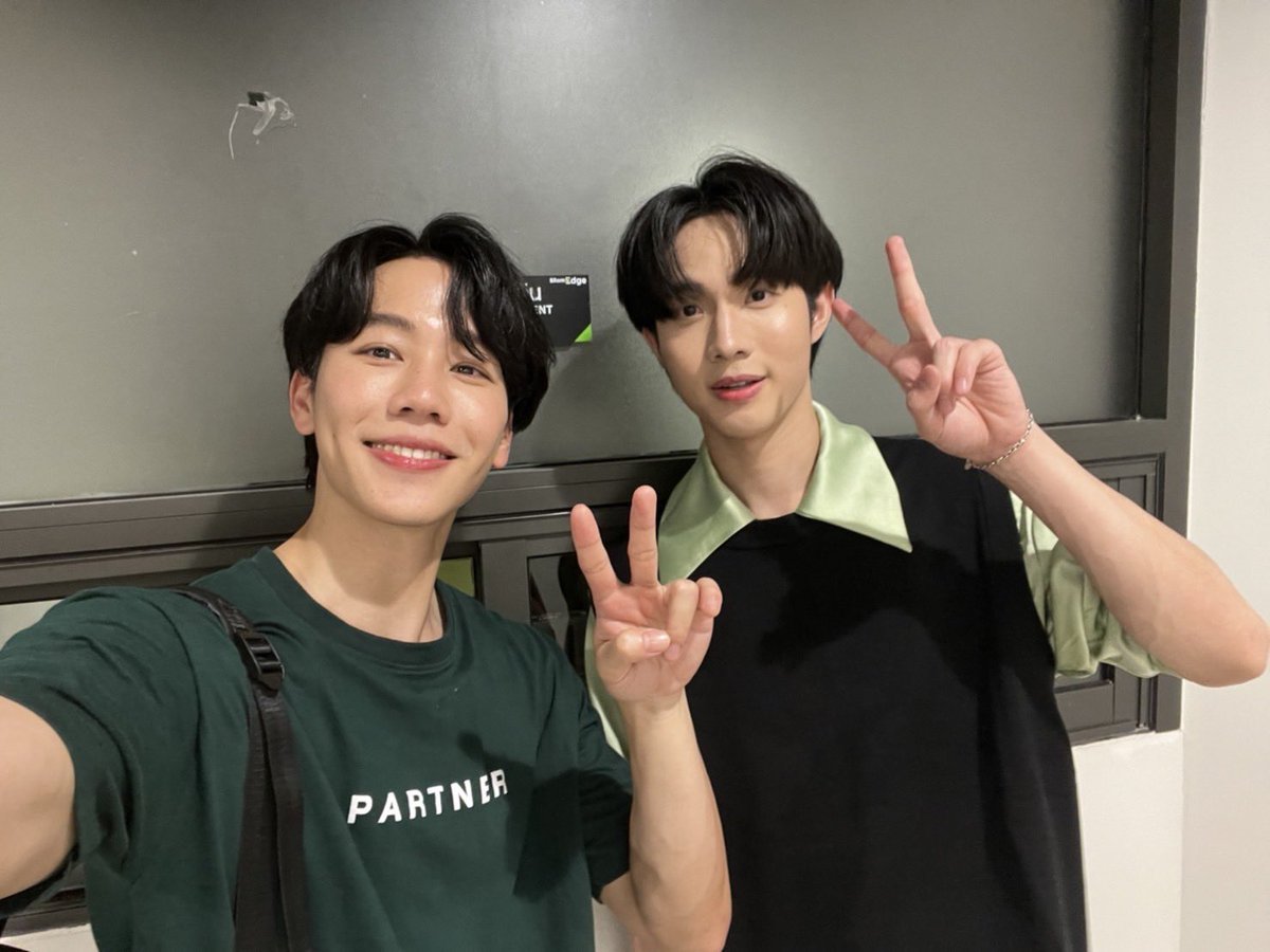 tawhooooooo08's tweet photo. ความทรงจำดีๆ #warwanarat #teerex_knk https://t.co/3UQ3DkURsY