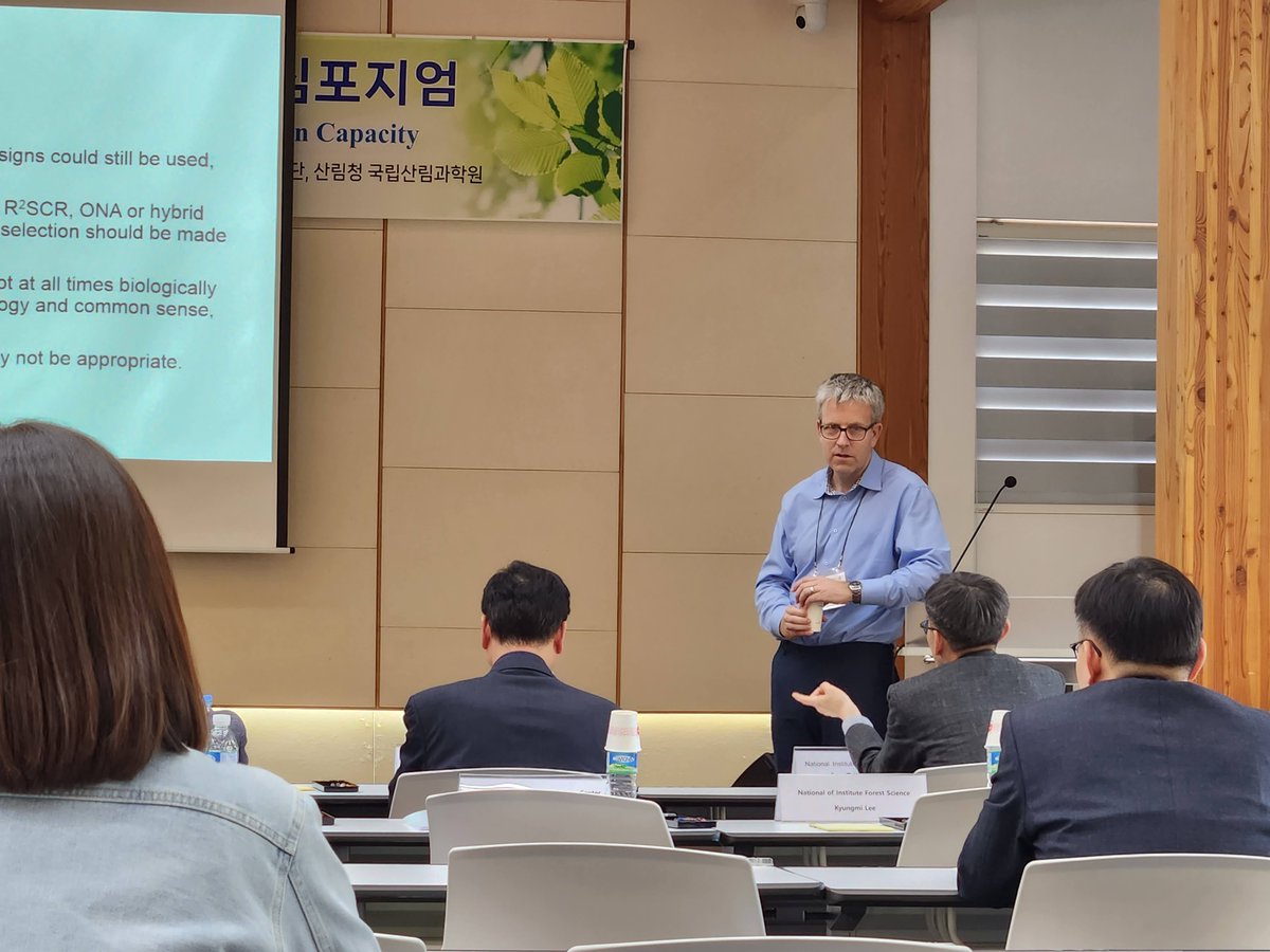 KGFLD_Prague's tweet photo. 🌳 Prof. Lstibůrek's 1-month stay at #SeoulNationalUniversity featured an engaging lecture on breeding strategies &amp; seed orchards at Korea's National Institute of Forest Science. His innovative "ONA" algorithm has already helped establish seed orchards in Korea! 🌲🌏 #NIFSKorea https://t.co/AKeZckkSub
