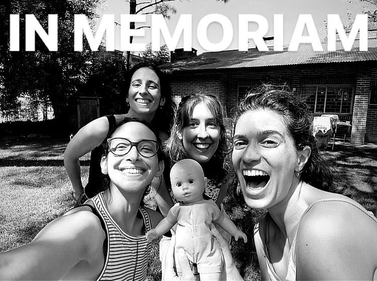 Se perdió la muñeca de apego de la nena de mi amiga. Recibimos la noticia con gran pesar en todo el grupo. Recordamos darle de comer, acunarla hasta dormirla, tomarle la fiebre, (🎵na-na na-na Sokolinsky) hacerla bailar reggaetón y darle de probar fernet. Ahora necesito una yo.