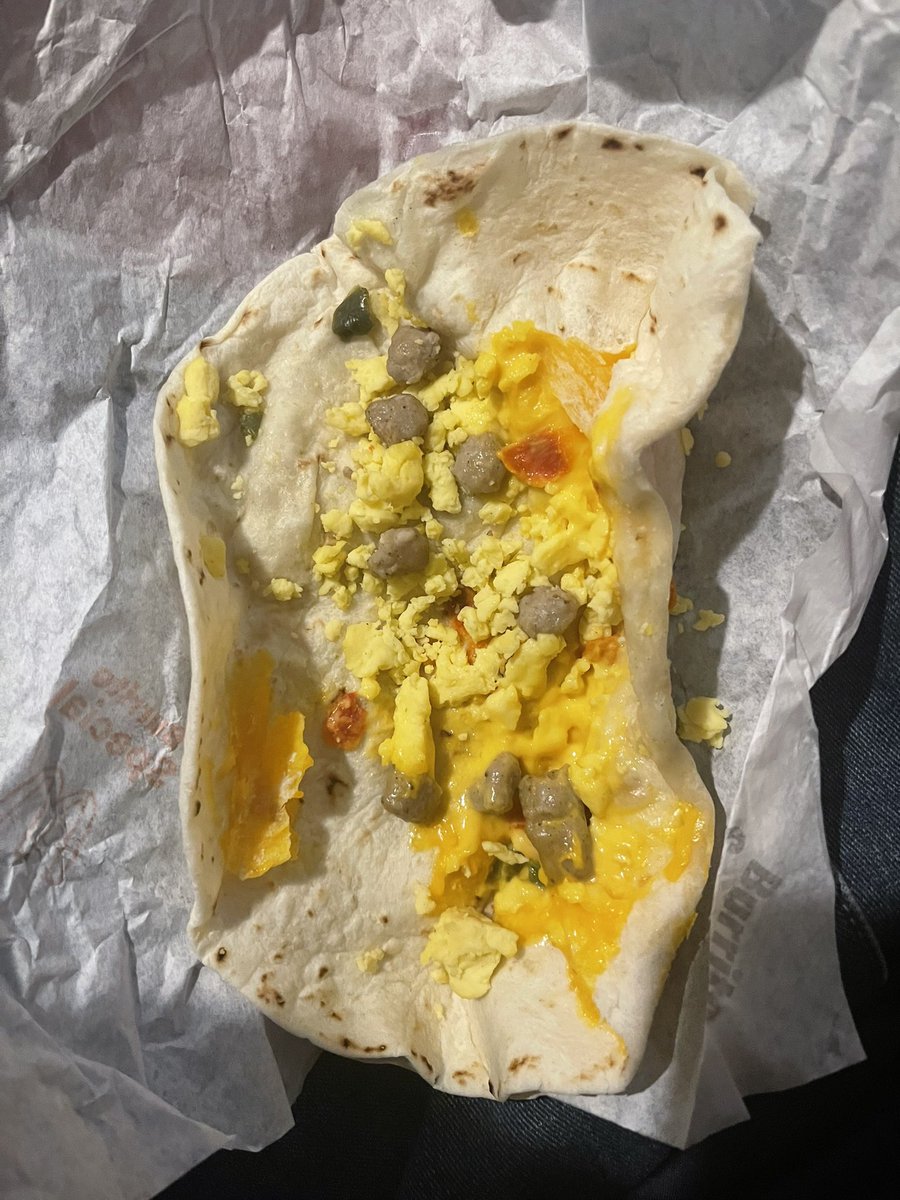 patricklewis01's tweet photo. @McDonalds What the hell is this? I wanted a burrito. Not a shell with a little bit of toppings. This is getting ridiculous with you guys. Every time I go there there is always something wrong. Who trains your employees? Cause the trainer needs trained again too. https://t.co/xFCjyvxUk3