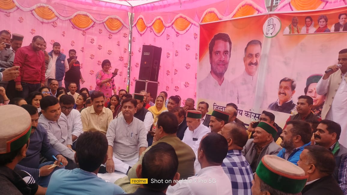 SanjaySDutt's tweet photo. #Kangra District #Congress led by President #KaranSinghPathania organised the District-level 'Jai Bharat Satyagraha' today in #Dharamshala which was addressed by @INCHimachal WP & Minister #ChanderKumar, CPS #Kishorilal, MLAs @SanjayRattaninc, #YadvindraGoma, #KewalPathania, #MalenderRajan, & Sr. Leader @AjayMahajanINC.
Leaders expressed solidarity with our beloved leader @RahulGandhi Ji, in his fight to safeguard the interest of the common man, as also condemned #BJP conspiracy to crush democracy in India.

@kharge @priyankagandhi 
@kcvenugopalmp @ShuklaRajiv