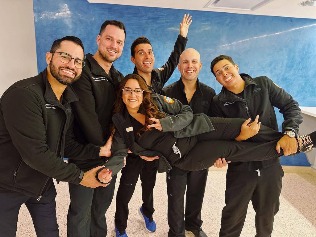em_cmesl's tweet photo. And the countdown begins for our PGY-3’s road to graduation. We can’t wait to see what you will do next! 🎓 🎉 https://t.co/grogUgd8H7 https://t.co/uum8eJcF7d