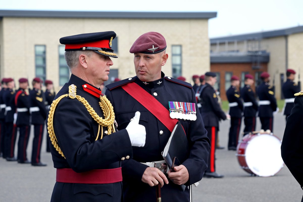 TheParachuteReg's tweet photo. Colonel Peter MacMullen (Col INF) inspected the #parachuteregiment guard's No.1 dress today, as did the #MasterTailor, so that final adjustments can be made in time for the #Coronation👑rehearsal stage, which starts next week. All four Bns are involved. 🟥 🟦🟩⬛️🆎💪 https://t.co/LEAnH4MuuO