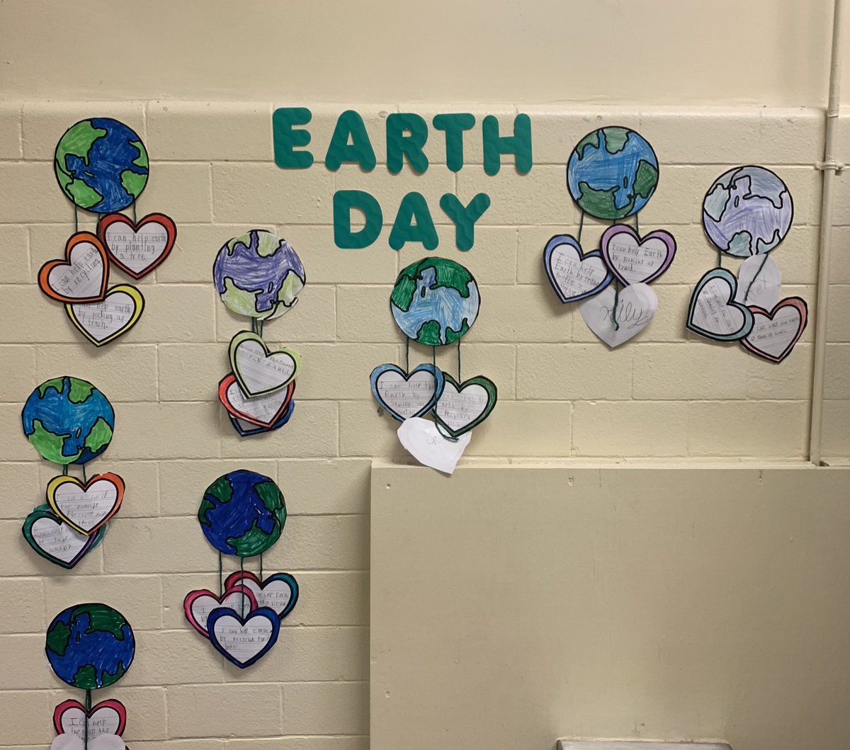 HEHHawks1's tweet photo. Third Grade students brainstormed ways to help keep the Earth clean and created an Earth Day mobile. 🌎 @BayonneBOE @BPSScienceDept https://t.co/qe5ul7w49i