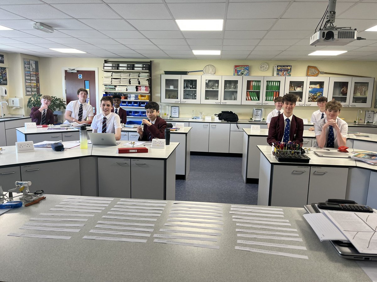 SGSPEDept's tweet photo. #SGSyear10 recapping methods of training & components of fitness in their revision lesson today. They also spent some time analysing their Pre- PEP fitness test results. Great work everyone! #SGSPE #SGSdifference https://t.co/5aUcZuOSIk