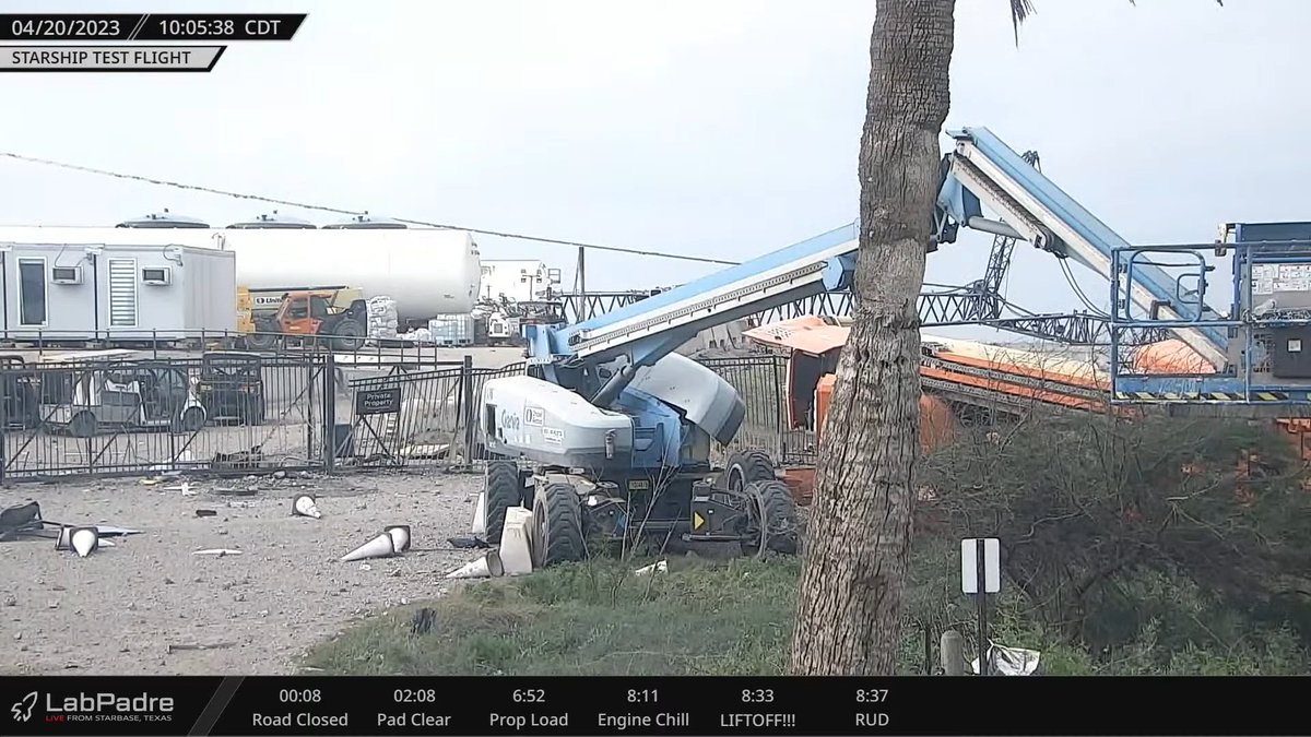 VickiCocks15's tweet photo. Some damage/debris shots from @LabPadre #Rover2Cam. A lot of superficial stuff this side of the fence. Let's hope the other side isn't too bad...disregarding the pad under the OLM (see previous Tweet). https://t.co/GQSzErnmi0