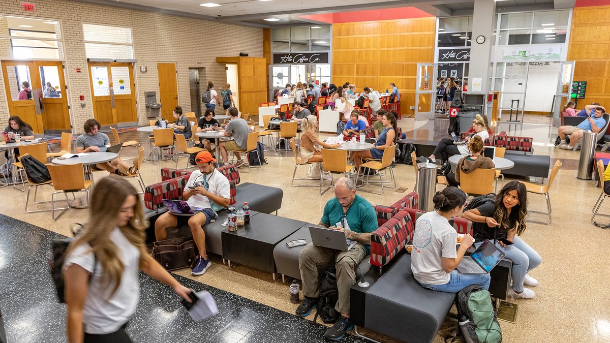 Today's student celebration of Chancellor Robinson's investiture has been moved inside @ArkansasUnion rooms 507-511 from 12-1pm. A group photo with the chancellor will take place at 1pm.

Ceremony livestream ➡️ bit.ly/41EVH0b
Full details ➡️ bit.ly/3KEno2p