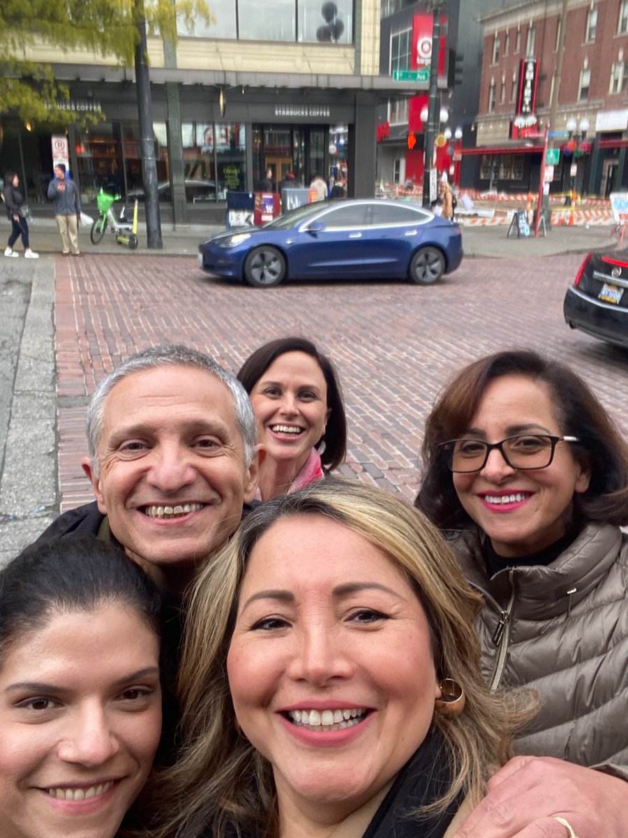 TomasLazoMD's tweet photo. Highlight of the #SEA23spring conference? Meeting another Salvadoran peds anesthesiologist! Our families fled the country due to war. And here we are - we made it! Met some other badass Latinx anesthesiologists and loved the instant community we formed. #SiSePuede @SEAnesHQ https://t.co/g6QhqfNzY7