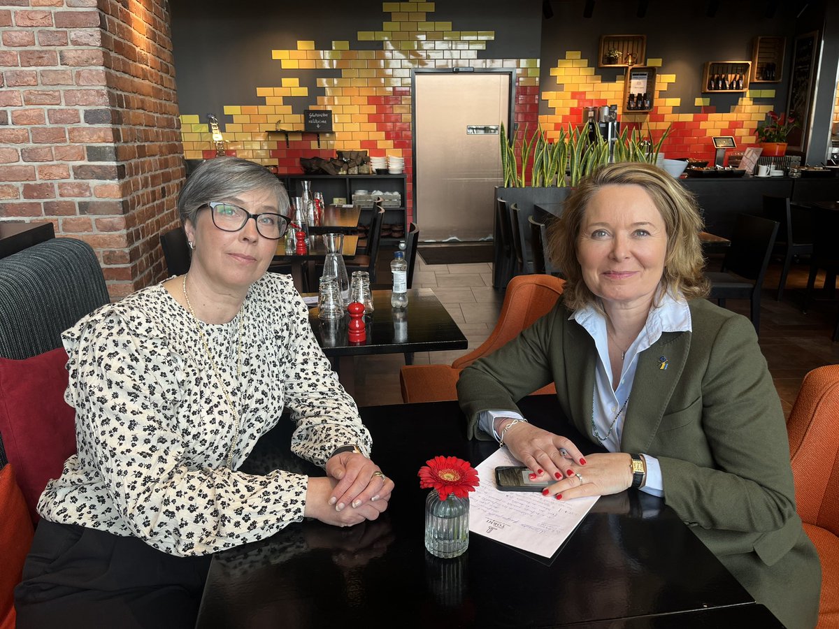 Rencontre avec l’#association finlandaise🇫🇮 Womento qui a développé un programme de mentorat destiné à l’intégration sociale &amp; professionnelle de jeunes migrantes diplômées.

Des résultats tangibles mais un soutien de l’#Europe 🇪🇺 est nécessaire pour accroitre son développement.