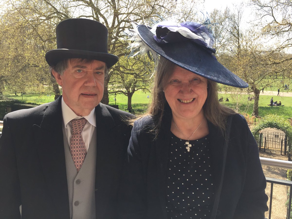 EileenRees's tweet photo. @KaneBrides @RoyalFamily Thanks all - this is the alternative field work kit ☺️ It’s been an amazing day! https://t.co/PnlbWgNK2i