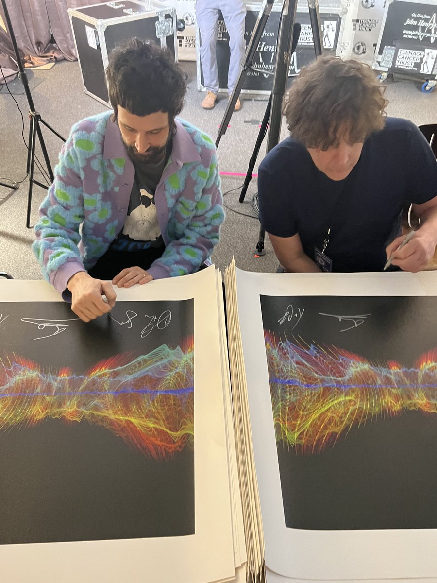 KasabianHQ's tweet photo. We are excited to link with @soundwavesart in releasing a very limited collection of artwork created from the audio of "Fire" and "Club Foot".
Every artwork has been hand signed by the band to support the incredible work of @TeenageCancer and @warchilduk . Only 50 prints and 2 originals available from each song here: https://t.co/oBnMpWGnZL