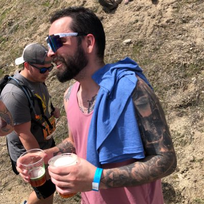 hamcamm's tweet photo. #NewProfilePic with the double fist https://t.co/MyS3NHdZ14
