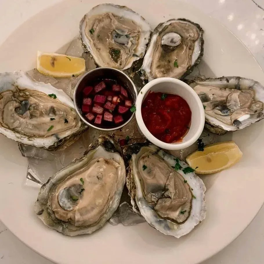 seacrestgrille's tweet photo. Our fresh and delicate oysters bring a flavorful experience to your palate. It awakens your taste buds before indulging in one of our extraordinary main meals. ✨

Make your reservation online by clicking the link in our bio⬆️⬆️
.
.
.
.
#theseacrestgrille #oysters #seafood🍤 https://t.co/rfWFOHGaET