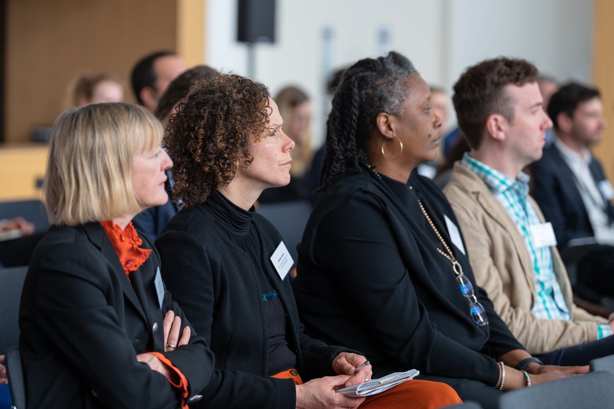 c40cities's tweet image. Today, city officials and key partners gathered at #London's City Hall to:
🤝Showcase the progress of C40's #DivestInvest Network
🤝Build on commitments to divest from fossil fuels &amp;amp; scale up investment in climate solutions
🤝Explore city pension funds' net-zero plans