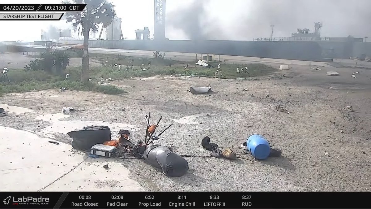 VickiCocks15's tweet photo. Some damage/debris shots from @LabPadre #Rover2Cam. A lot of superficial stuff this side of the fence. Let's hope the other side isn't too bad...disregarding the pad under the OLM (see previous Tweet). https://t.co/GQSzErnmi0