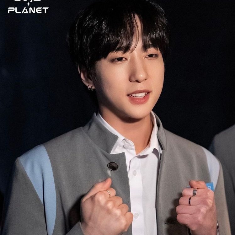 jongwoocore's tweet photo. you did well, jongwoo! i love you! thank you for letting us meet you. i hope that you will continue reaching for your dreams! we will always wait for you to debut and shine elsewhere. our princess, our home, our moon, our yoon jongwoo.

thank you, moonjjongs!

thank you, jongwoo. https://t.co/xfuHvLPY2n