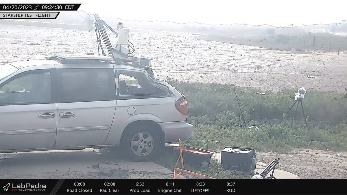 VickiCocks15's tweet photo. Some damage/debris shots from @LabPadre #Rover2Cam. A lot of superficial stuff this side of the fence. Let's hope the other side isn't too bad...disregarding the pad under the OLM (see previous Tweet). https://t.co/GQSzErnmi0