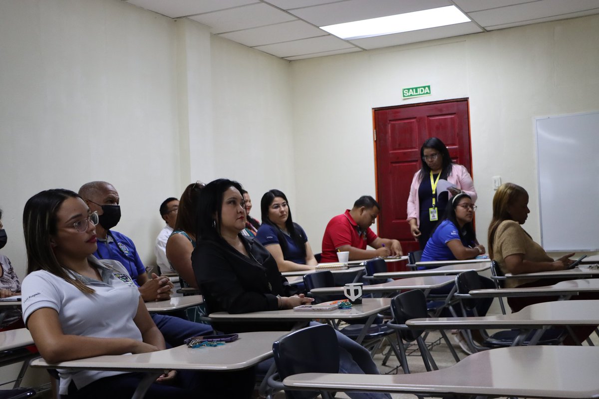 UTPBocas1's tweet photo. Reunión de asistencia y marcaciones por el Lcdo. Luis Torres.
#UTPBocas https://t.co/OKcZUW6zyE