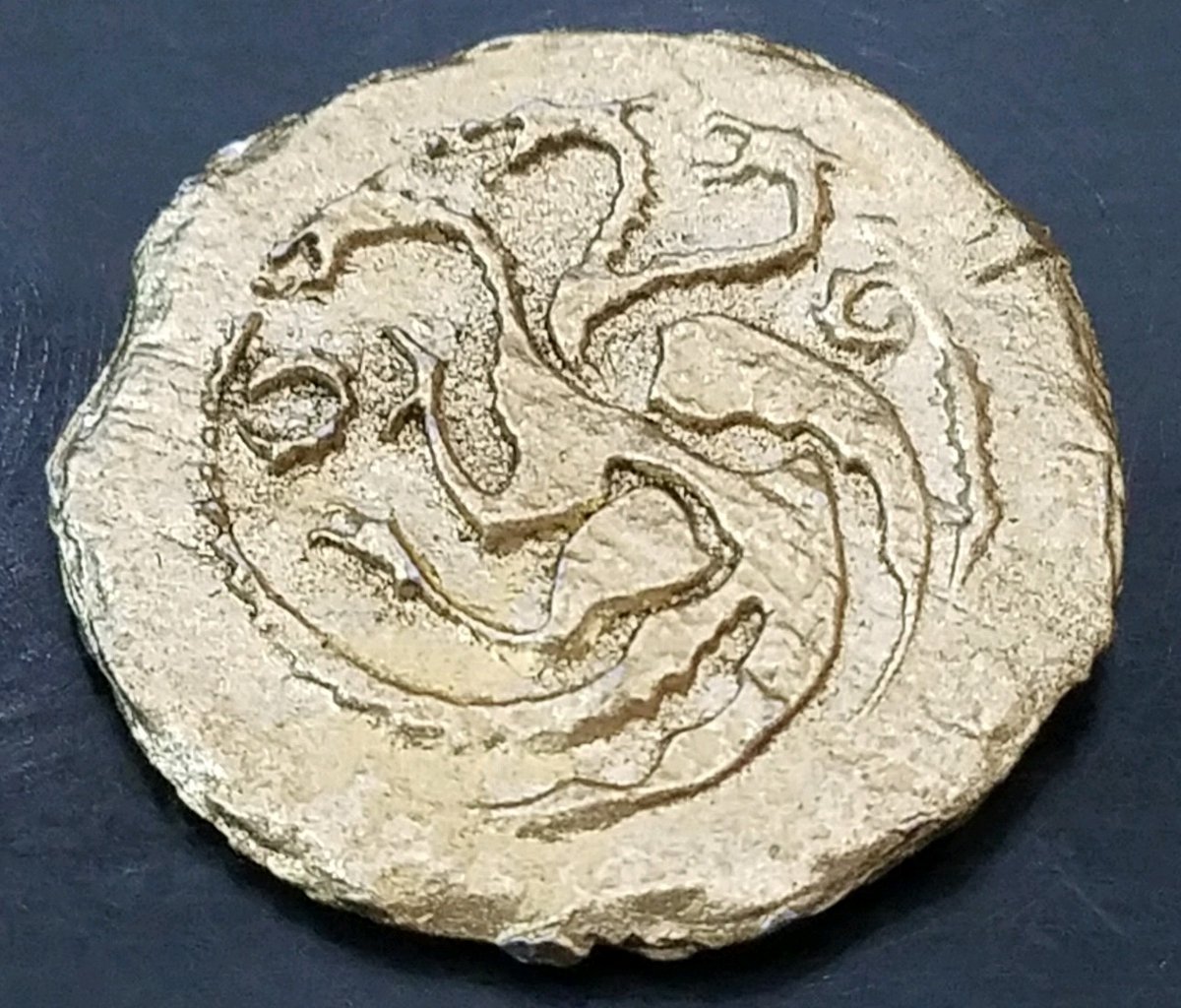 PropTreasure's tweet image. Gold Dragon Coin from House of the Dragon

#HouseOfTheDragonHBO 
#GameofThrones