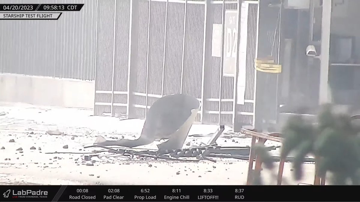 VickiCocks15's tweet photo. Some damage/debris shots from @LabPadre #Rover2Cam. A lot of superficial stuff this side of the fence. Let's hope the other side isn't too bad...disregarding the pad under the OLM (see previous Tweet). https://t.co/GQSzErnmi0