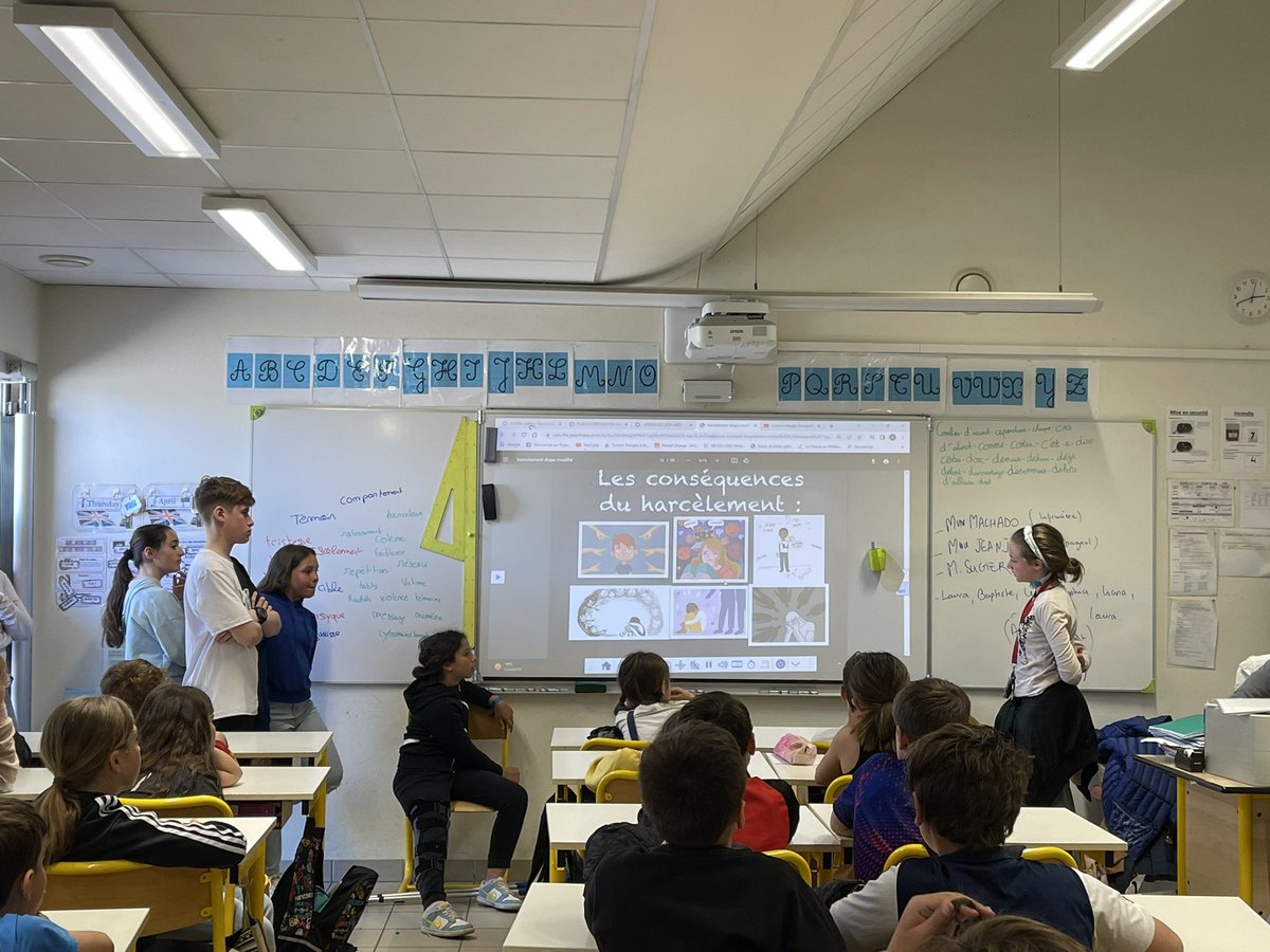 🗓️💡Journée d’action avec les ambassadeurs harcèlement de l’équipe pHARe du collège aujourd’hui : une mobilisation collective auprès des écoles primaires dans le cadre de la liaison écoles / collège ! Au programme, le rôle des témoins ✊🏼🔵