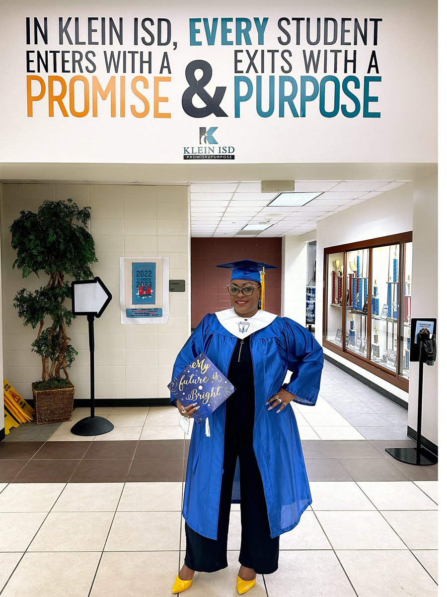 desireerl78's tweet photo. STAAR Dress Up Spirit Week @UlrichKISD “Dress for Success” ❤️💙
I wanted to provide a visual representation of my definition of success for our Bulldogs ❤️💙….and as always the #mamabearkat in me is going to rock the Blue & Gold 💙💛 #promisetopurpose #futuregraduates👩🎓👨🎓 https://t.co/zMhyVH641m