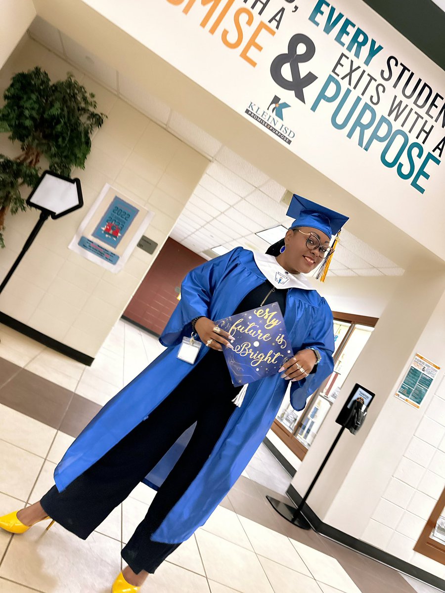 desireerl78's tweet photo. STAAR Dress Up Spirit Week @UlrichKISD “Dress for Success” ❤️💙
I wanted to provide a visual representation of my definition of success for our Bulldogs ❤️💙….and as always the #mamabearkat in me is going to rock the Blue & Gold 💙💛 #promisetopurpose #futuregraduates👩🎓👨🎓 https://t.co/zMhyVH641m
