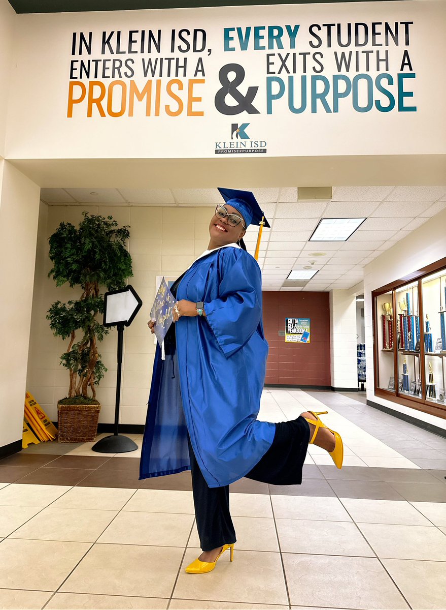 desireerl78's tweet photo. STAAR Dress Up Spirit Week @UlrichKISD “Dress for Success” ❤️💙
I wanted to provide a visual representation of my definition of success for our Bulldogs ❤️💙….and as always the #mamabearkat in me is going to rock the Blue & Gold 💙💛 #promisetopurpose #futuregraduates👩🎓👨🎓 https://t.co/zMhyVH641m