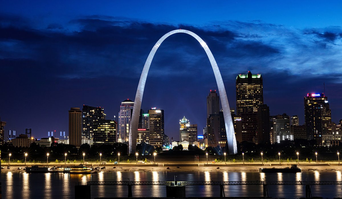 nptrips's tweet photo. Though it might not look like it, St. Louis's Gateway Arch is 630 feet tall AND 630 feet wide 🤯 
...
📍: Gateway Arch National Park
📷: Isabel Guerra-Clark
🌐: https://t.co/hom9lJAzLS https://t.co/Z3AlQm7xbI