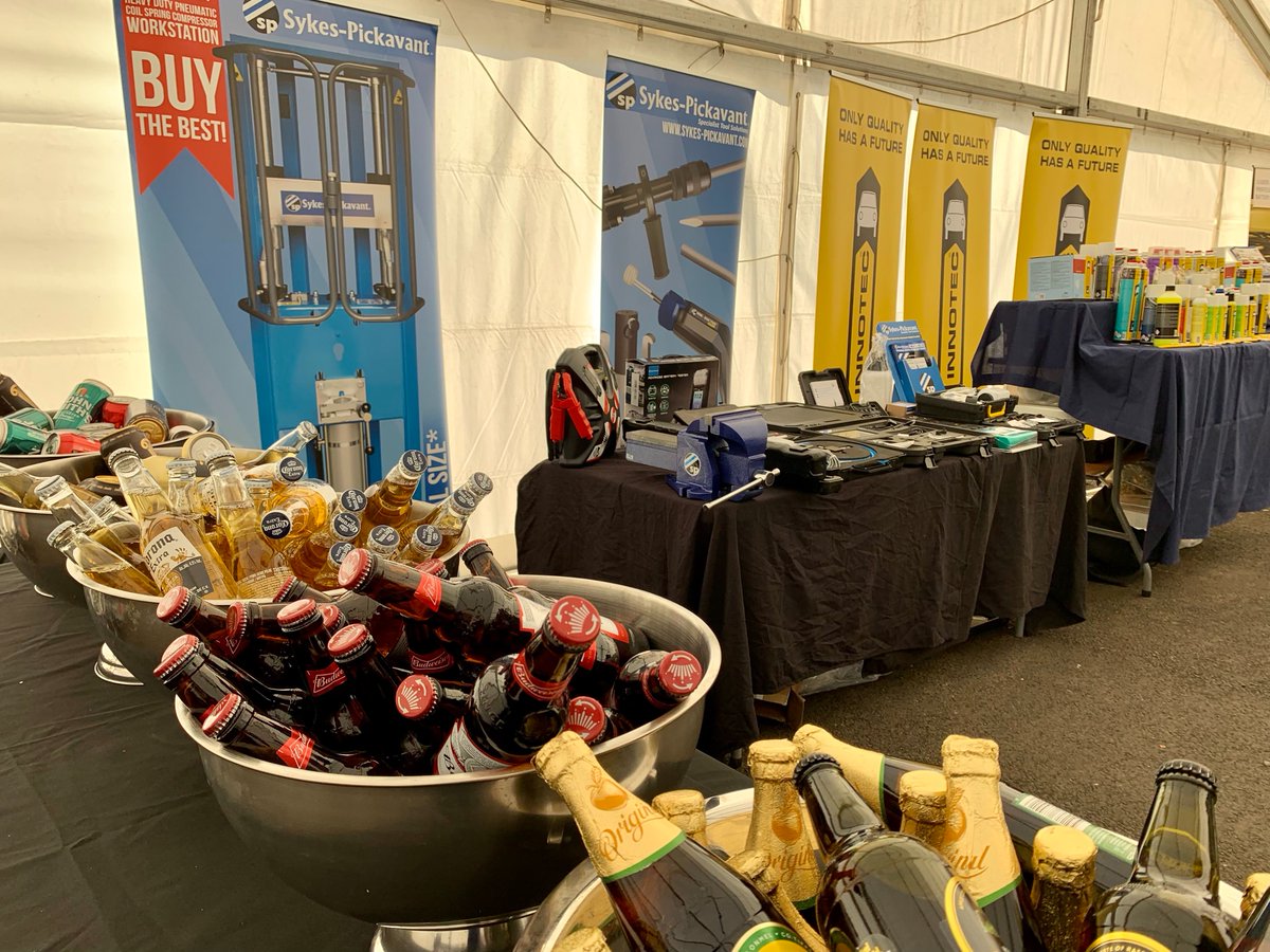 sykespickavant's tweet photo. We're looking forward to the Dingbro Paisley Trade Event this evening! 

#DingbroPaisleyTradeEvent #Event #Trading #Commerce #sykespickavant #dingbro #springcompressor #batterybootser #speedline #flowstop #vices #torquewrench #torque https://t.co/jXrSPKKZka