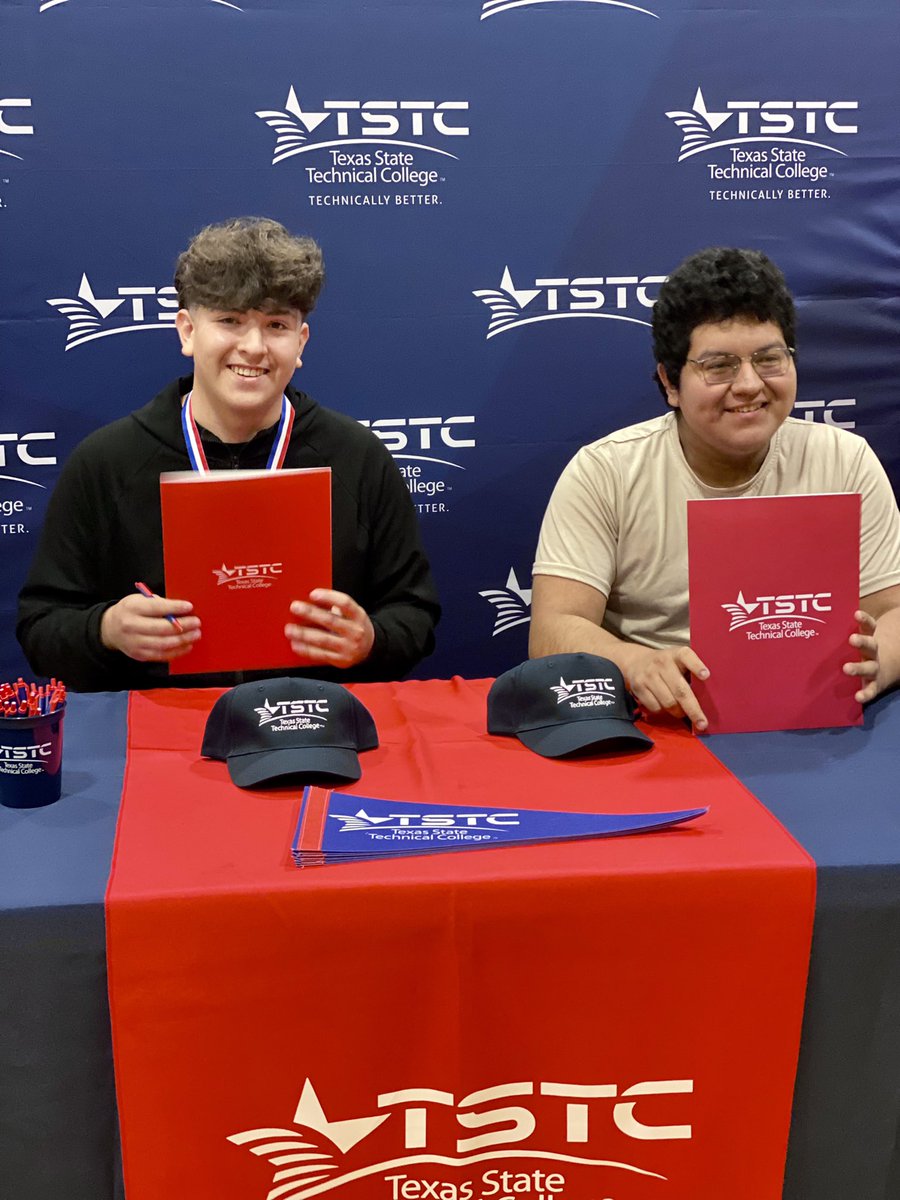 elizabethbcox's tweet photo. It’s a full house of proud families &amp; educators celebrating with area students committing to continue their education @tstcwaco! Congrats to our @WacoHighSchool &amp; Greater Waco Advanced Manufacturing Academy students! 

#TSTCSigningDay #NC3SigningDay @WacoISD @MidwayISD @Region12 https://t.co/lQZARieKke