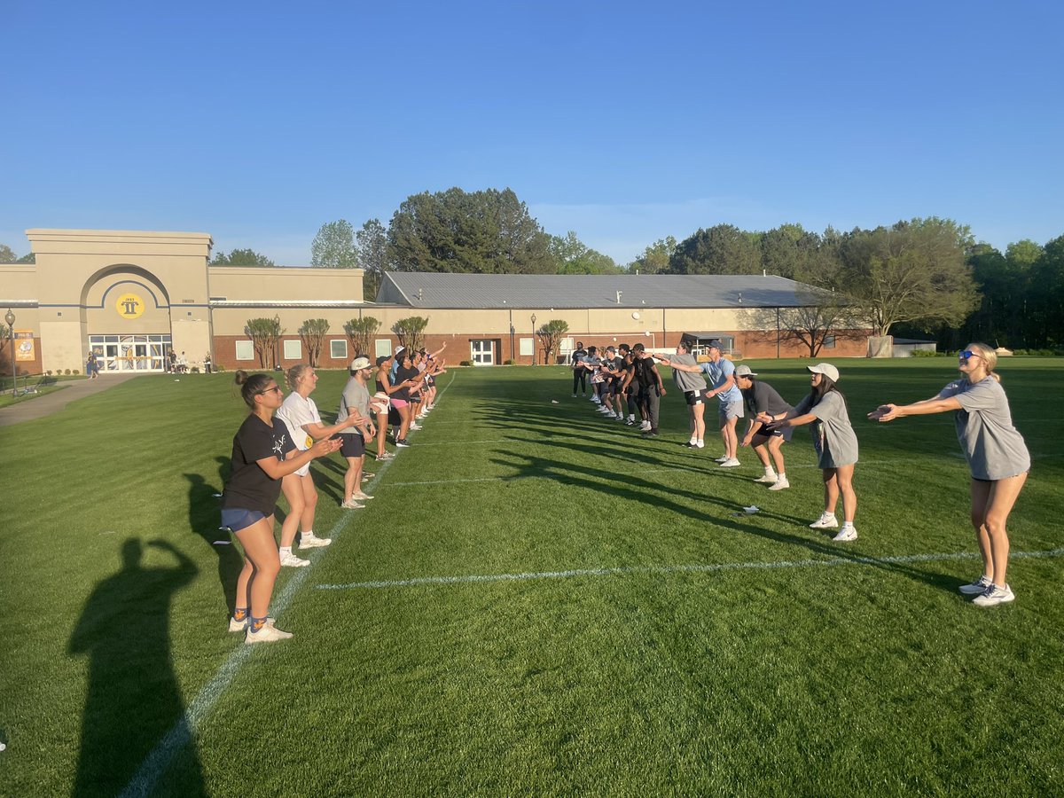 billqueenfca's tweet photo. What a great way to end our FCA huddle for the semester!! Kickball, egg toss, ice-cream, and prayer along with lots of laughs and fellowship!!  I love my @RU_Eagles #FCA family!! @fcareinhardt #Family #RUeagles https://t.co/CTDckkHAs2