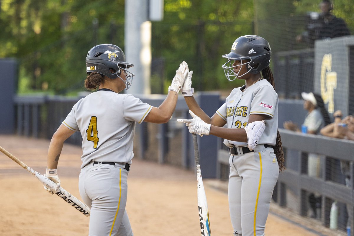 BamaStateSports's tweet photo. Winning shots from @BamaStateSB’s win over Georgia Tech last night 🤩

#IAMSWAC | #SWARMAS1 

📸: Photo Courtesy Eldon Lindsey/Georgia Tech

@NCAASoftball https://t.co/wvwV8XlAFO