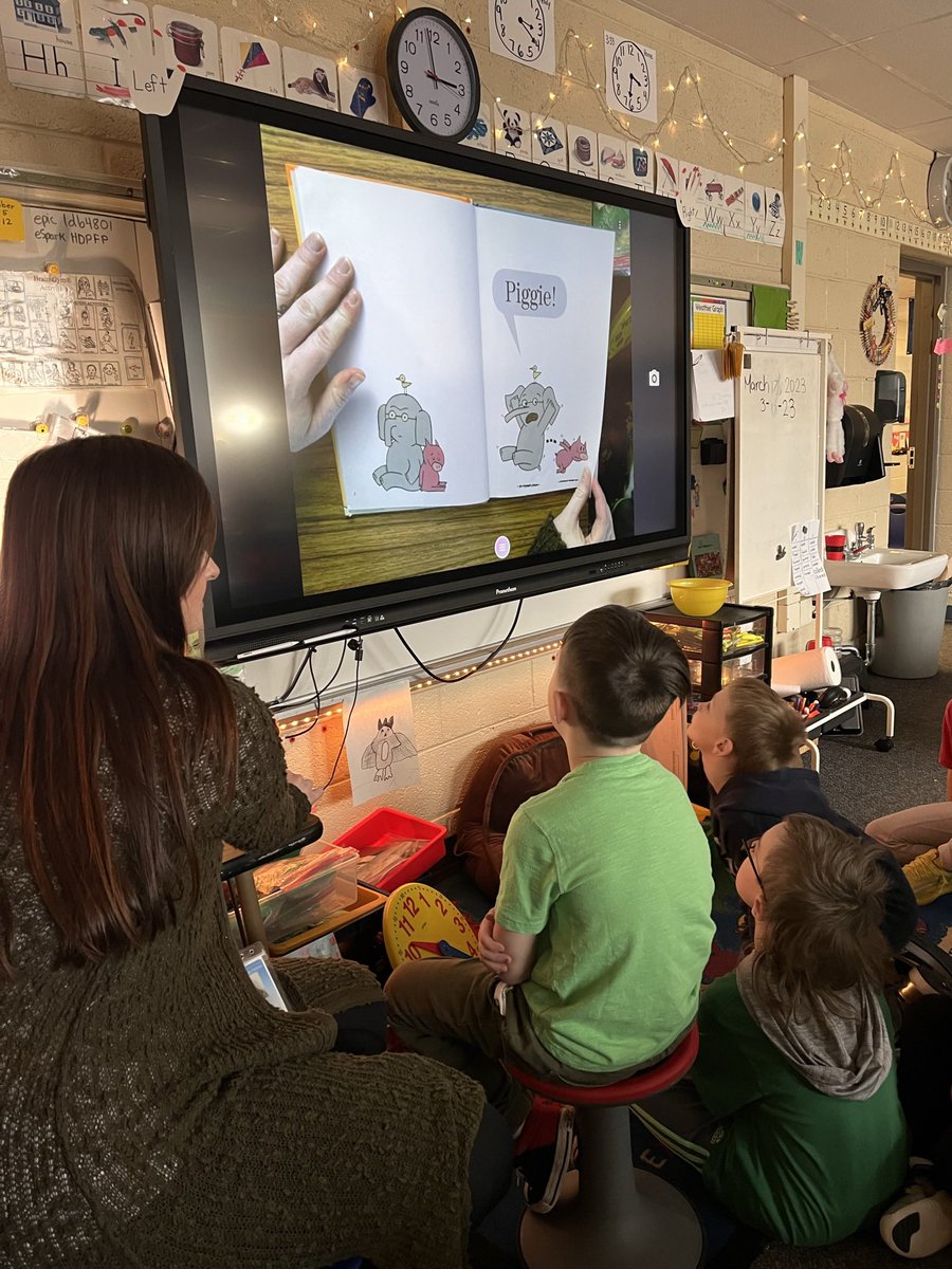 kimwheaton03's tweet photo. Guest readers!  Thank you Mrs. Bolsley! #InMarauderCountry https://t.co/pPwiMFVPLQ