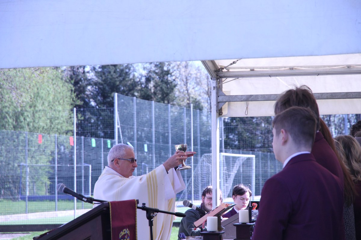StModansHS's tweet photo. A wonderful day in glorious sunshine celebrating our amazing S6. We are so very proud of all of them and wish them every success as they embark on their next adventure. https://t.co/eIOd6AXhjO