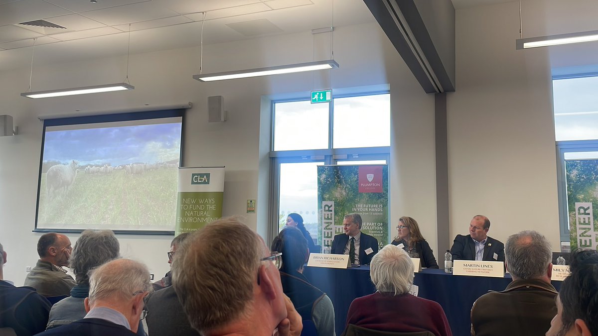 Holz1987Holz's tweet photo. What role do livestock play in a sustainable farming future & #netzero - great summary by @LinesMartin โWe need to see livestock as an important environmental land management toolโ on arable as well as livestock farms, as demonstrated by himself & @HughLoweFarms #SEFutureFarming https://t.co/j5hpRrLx3z