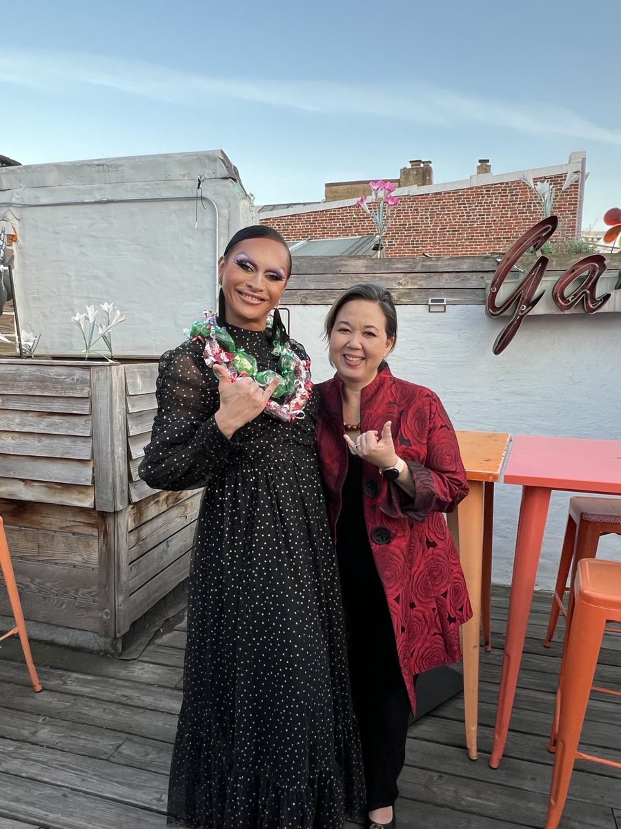 jilltokuda's tweet photo. So much ❤️ for my fellow #WindwardGirl @sashacolby who just crushed it on @RuPaulsDragRace! Gotta love Hawaii--within minutes of getting to @pitchersdc already talking about people we know, where we went school & of course #onofood! #windwardstrong #NaloinDC https://t.co/L4s0huSa6g