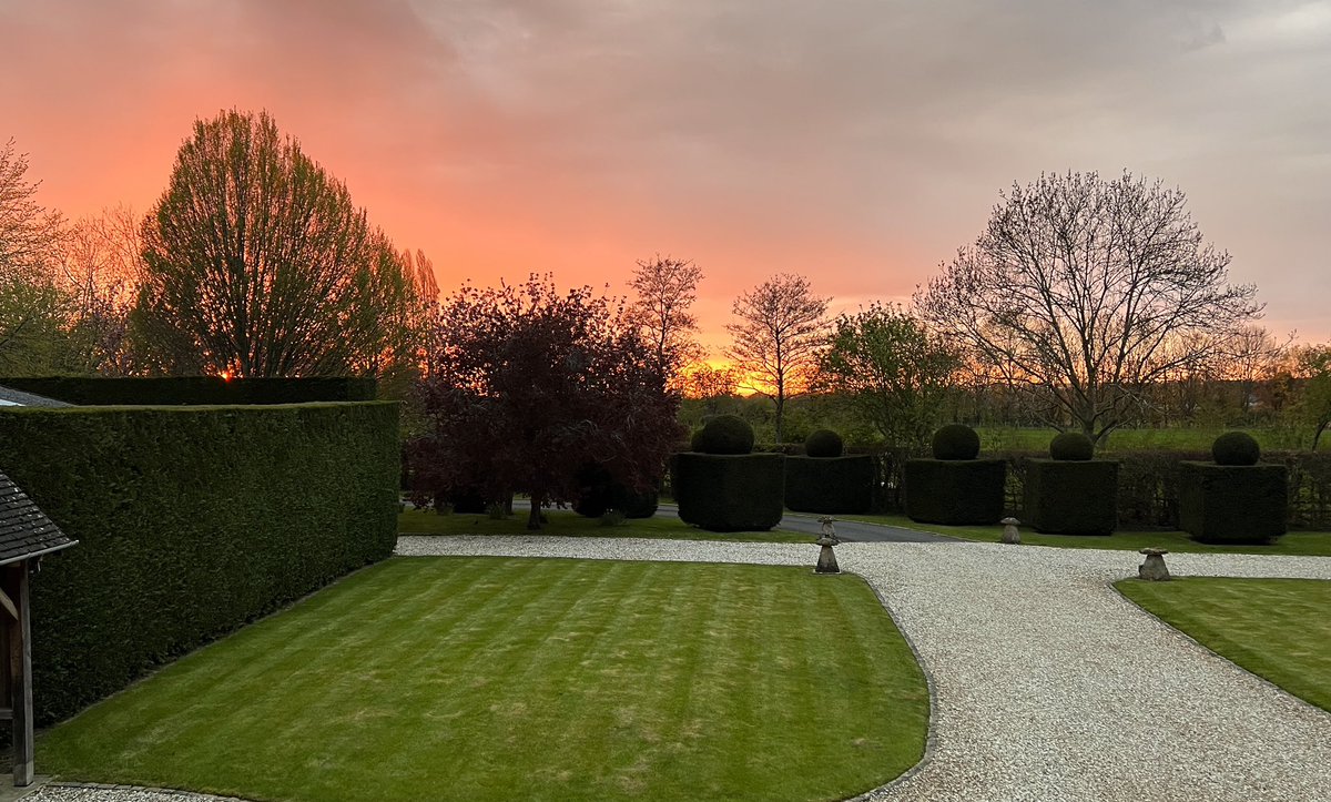 Fabulous sunset this evening #broadwaymanor #broadwaycotswolds #sunset