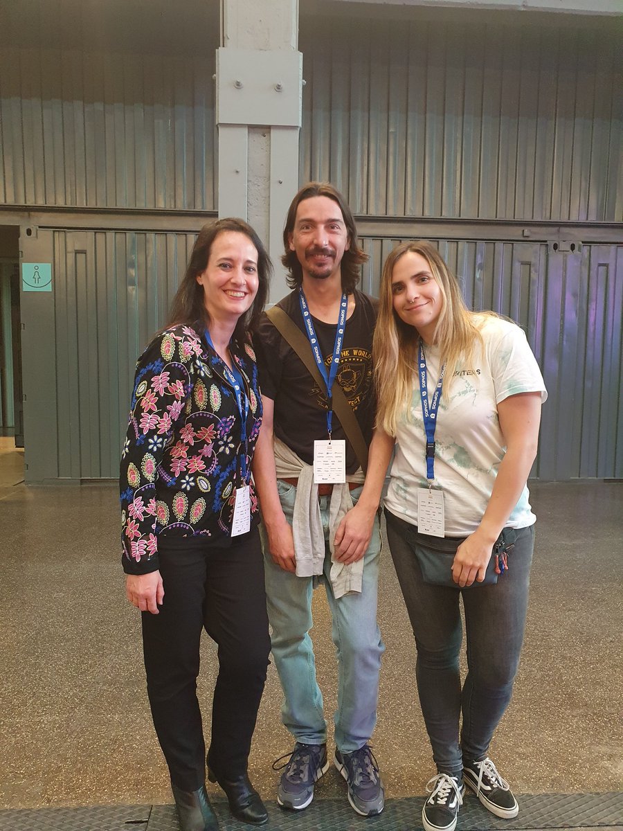 yocomu's tweet photo. Cosas bonitas de #MundoHackerDay desvirtualizar al fin al gran @JaimeARestrepo_ de @DragonJAR al que casi le hackeo el móvil que quedó a mi merced 🤣  y reencontrarme con mi apreciado @cloureiro80 y la crack @martrudix entre otros muchos. Grandes momentos para el recuerdo. https://t.co/i0yXxYCRmf