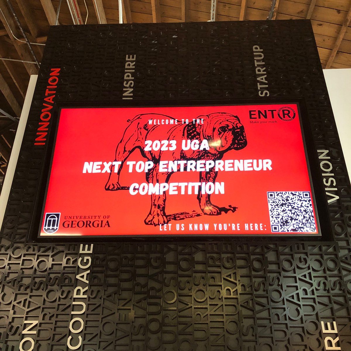 Charles__Burney's tweet photo. Reporting for @GradyNewsource: The Next Top Entrepreneur Competition is set to begin @ugaENTR‘s Studio 225 at 5:20. @ugaENTR will pay out $17,500 to 3 winning business ventures. And the night includes a free reception. Stay tuned for updates. https://t.co/ozkz9vOoYH
