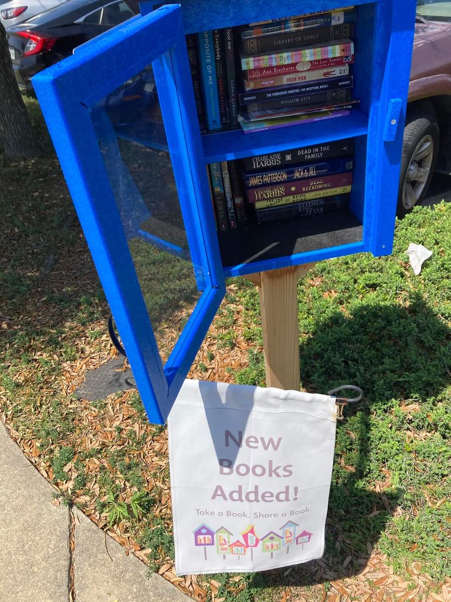 BeebsJoy's tweet image. Filled another #freelittlelibrary box this morning on the way to work!