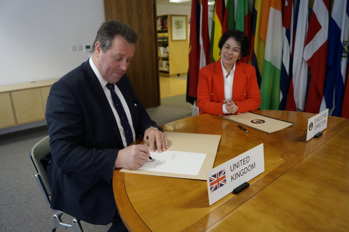 BritCoffAssoc's tweet photo. And that's a wrap! A big thank you to all our speakers and attendees at our seminar, we hope you all enjoyed it!

What better way to end the day than to have the UK Minister @Mark_Spencer join us to sign the International Coffee Agreement. 

Next stop, #LondonCoffeeFestival! https://t.co/DXRXKv6Yar