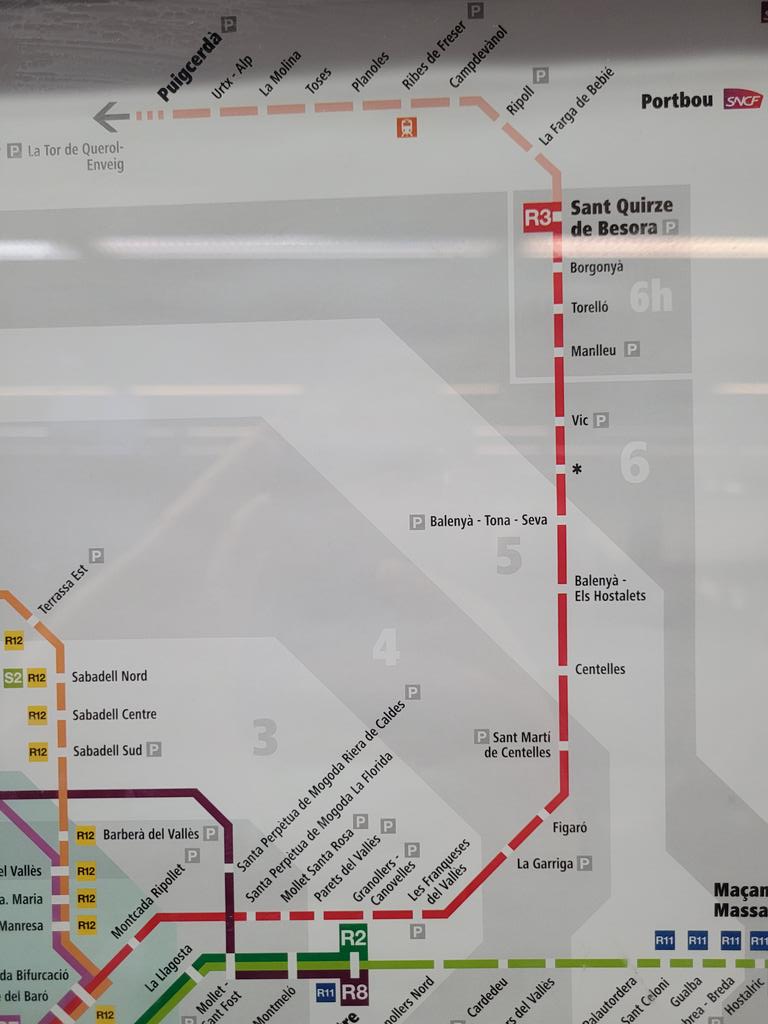 Marsco_mps's tweet photo. @rodalies where can I buy tickets to La Tor Carol Entveigh ? Tried the machines at Arc de T , but couldn't find the destination... https://t.co/8WJ1dlsOqt