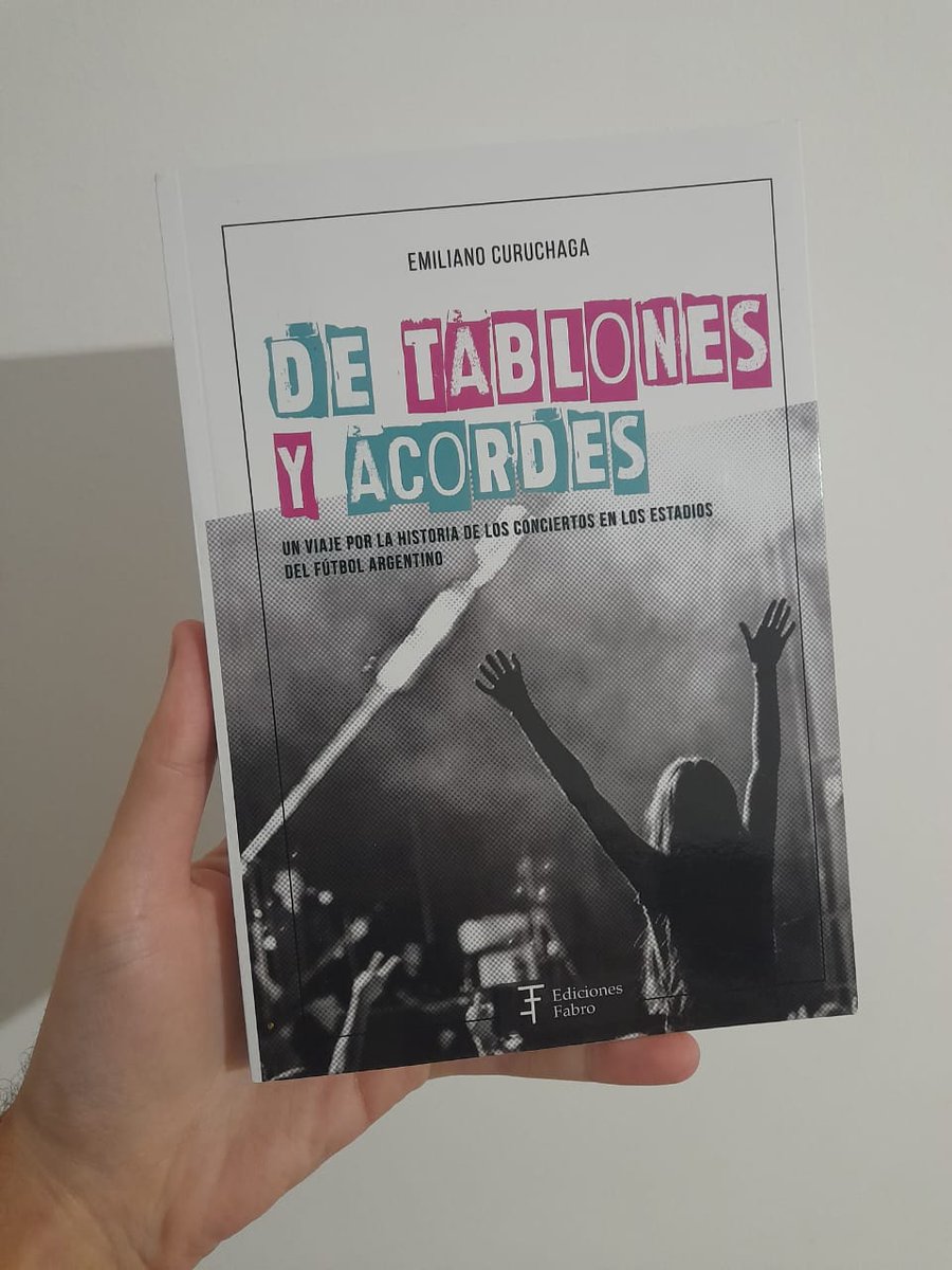 Librosfanaticos's tweet photo. De tablones y acordes nos lleva de viaje por la historia de los grandes conciertos que se hicieron en los estadios del fútbol argentino.
👉Un libro ideal para amantes del fútbol y la música.
✍️ Escrito por @Emi_Curu
Ya disponible en nuestra web: https://t.co/optPV8jpaU https://t.co/Oup1EmnXEC