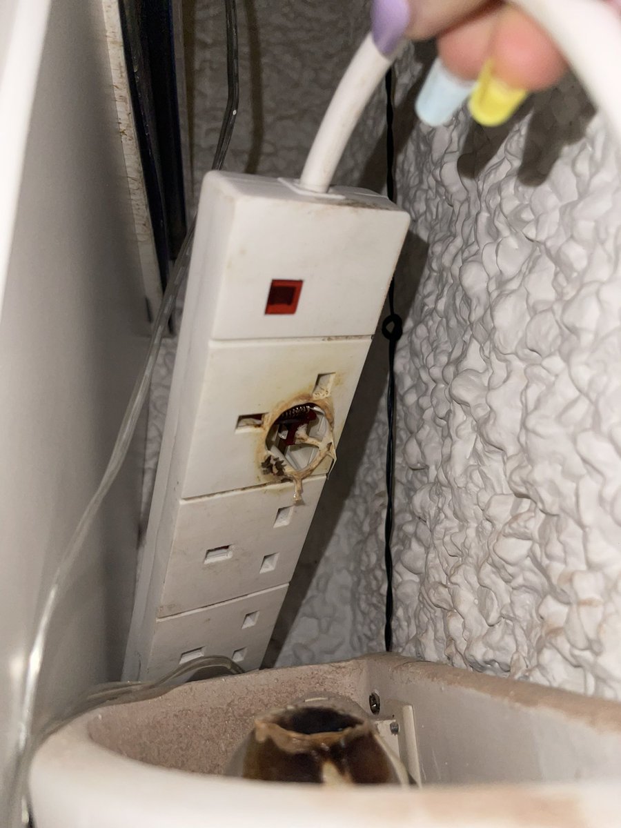 tylvh_'s tweet photo. And this is why you don’t cover lightbulbs (or use the wall light as a shelf for the extension cable) 😰 https://t.co/VGX4WmqBX0