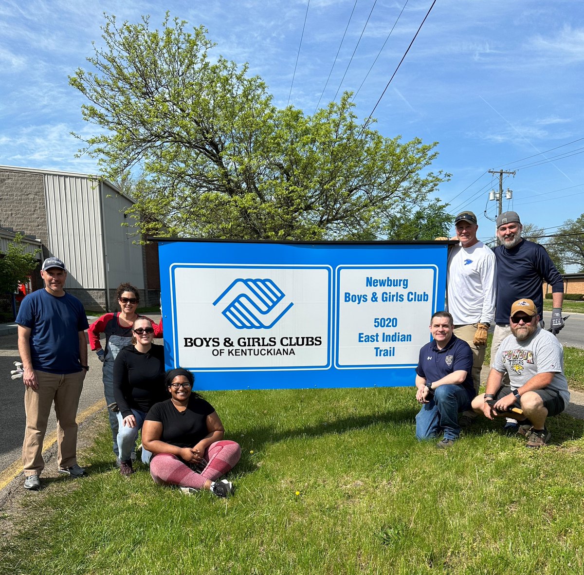 FBILouisville's tweet photo. This morning, #FBILouisville participated in the Mayor's #GiveADay at @BGCKentuckiana's Newburg Club. We appreciate the opportunity to give back to the communities we serve. https://t.co/Bp9p7SDPOJ