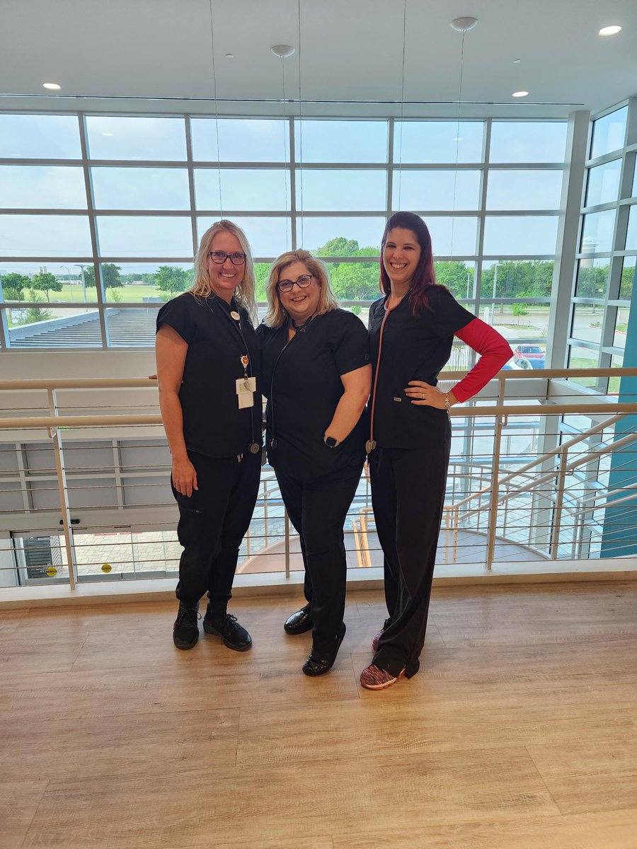 VHPDocs's tweet image. It&apos;s #NationalLookAlikeDay, take a peek at some of our &quot;twinning&quot; teams! Have you ever been mistaken for someone else before? Let us know in the comments! #LookAlikes #Twins #ThrivingTogether #NorthTexasFamilyMedicine #PrimaryCare