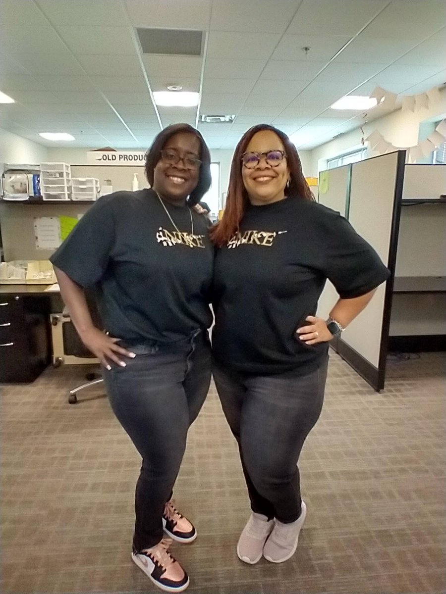 VHPDocs's tweet image. It&apos;s #NationalLookAlikeDay, take a peek at some of our &quot;twinning&quot; teams! Have you ever been mistaken for someone else before? Let us know in the comments! #LookAlikes #Twins #ThrivingTogether #NorthTexasFamilyMedicine #PrimaryCare