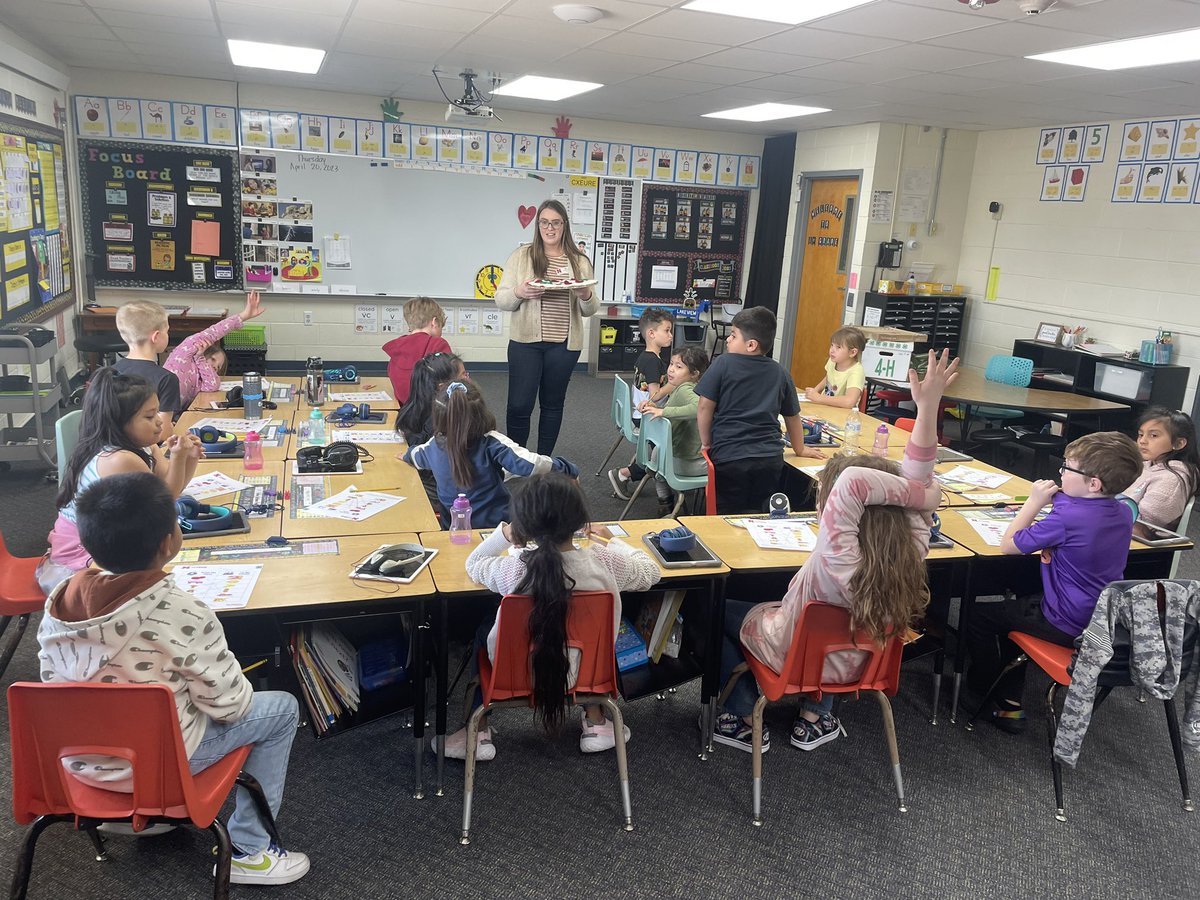 sprunk_holly's tweet photo. Thank you to Miss Alissa from @Nebraska4H and extension for coming and teaching our 1st grade class “Where our Food Comes From”. The kids loved it! @PCElemSchool #lakeviewvikes https://t.co/rYVaa9rEDm