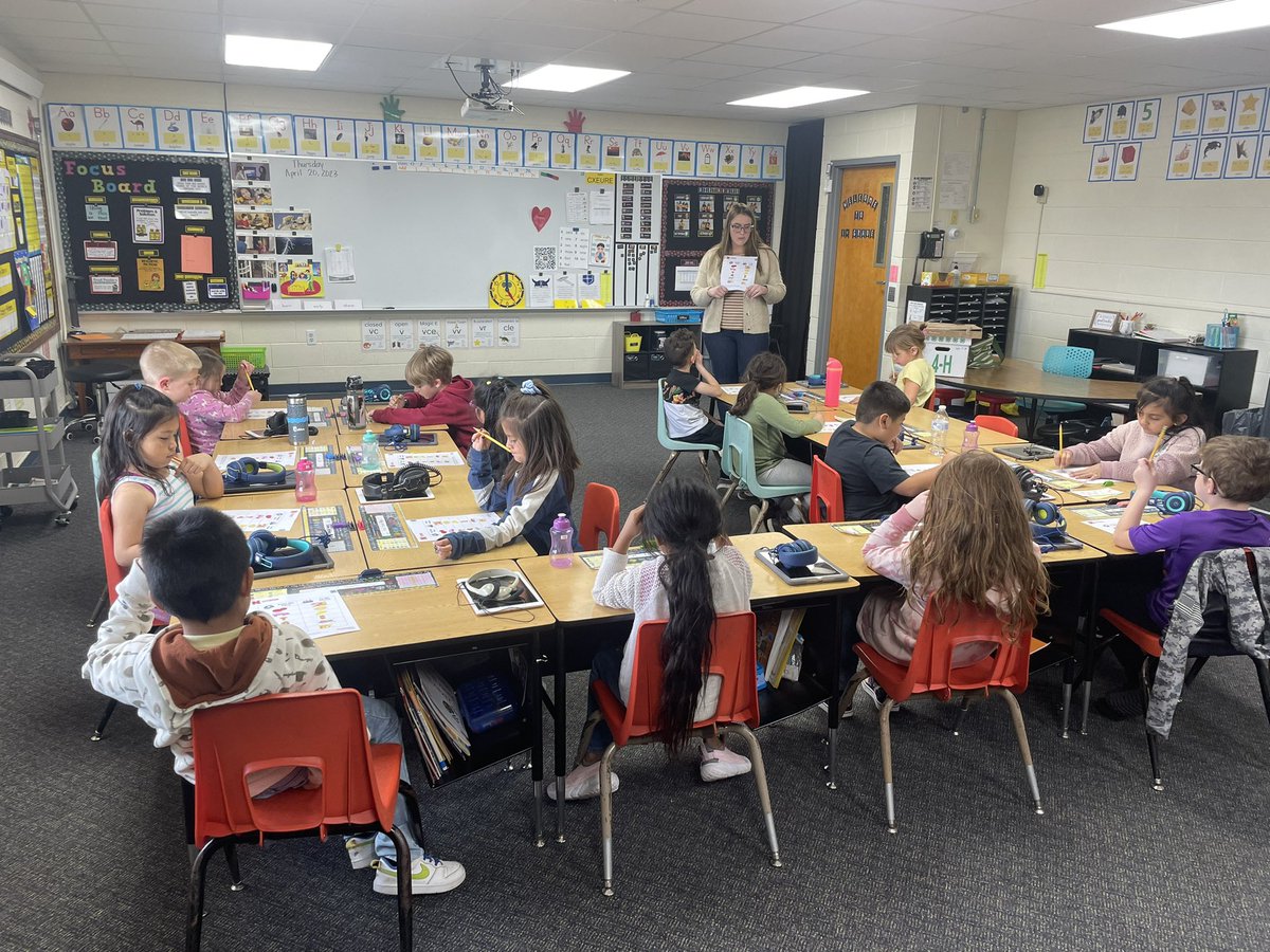 sprunk_holly's tweet photo. Thank you to Miss Alissa from @Nebraska4H and extension for coming and teaching our 1st grade class “Where our Food Comes From”. The kids loved it! @PCElemSchool #lakeviewvikes https://t.co/rYVaa9rEDm